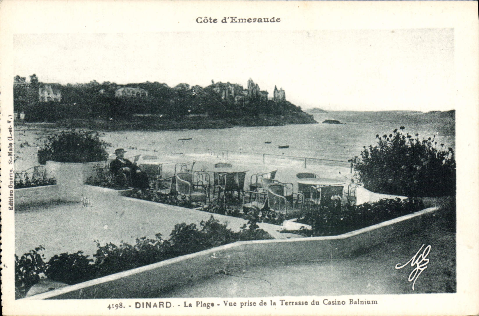 CPA Cote d'Emeraude Dinard La Plage vue prise de la Terrasse du Casion Balnium