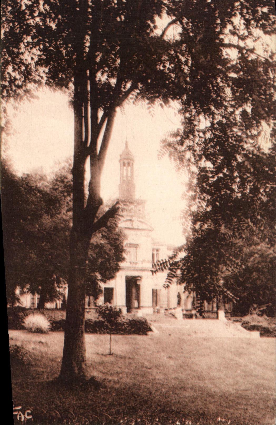 CPA Cognac L'Hotel de Ville
