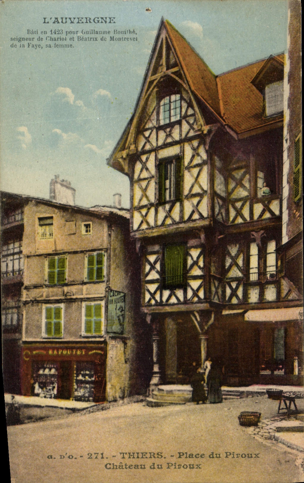 CPA L'Auvergne Thiers Place du Piroux