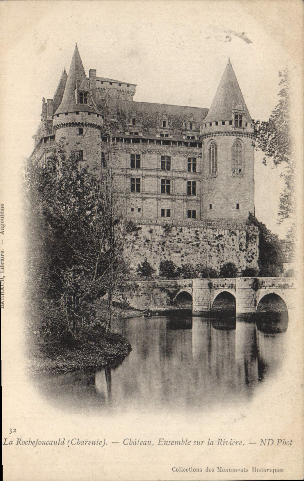CPA La Rochefoucauld (Charente) Chateau