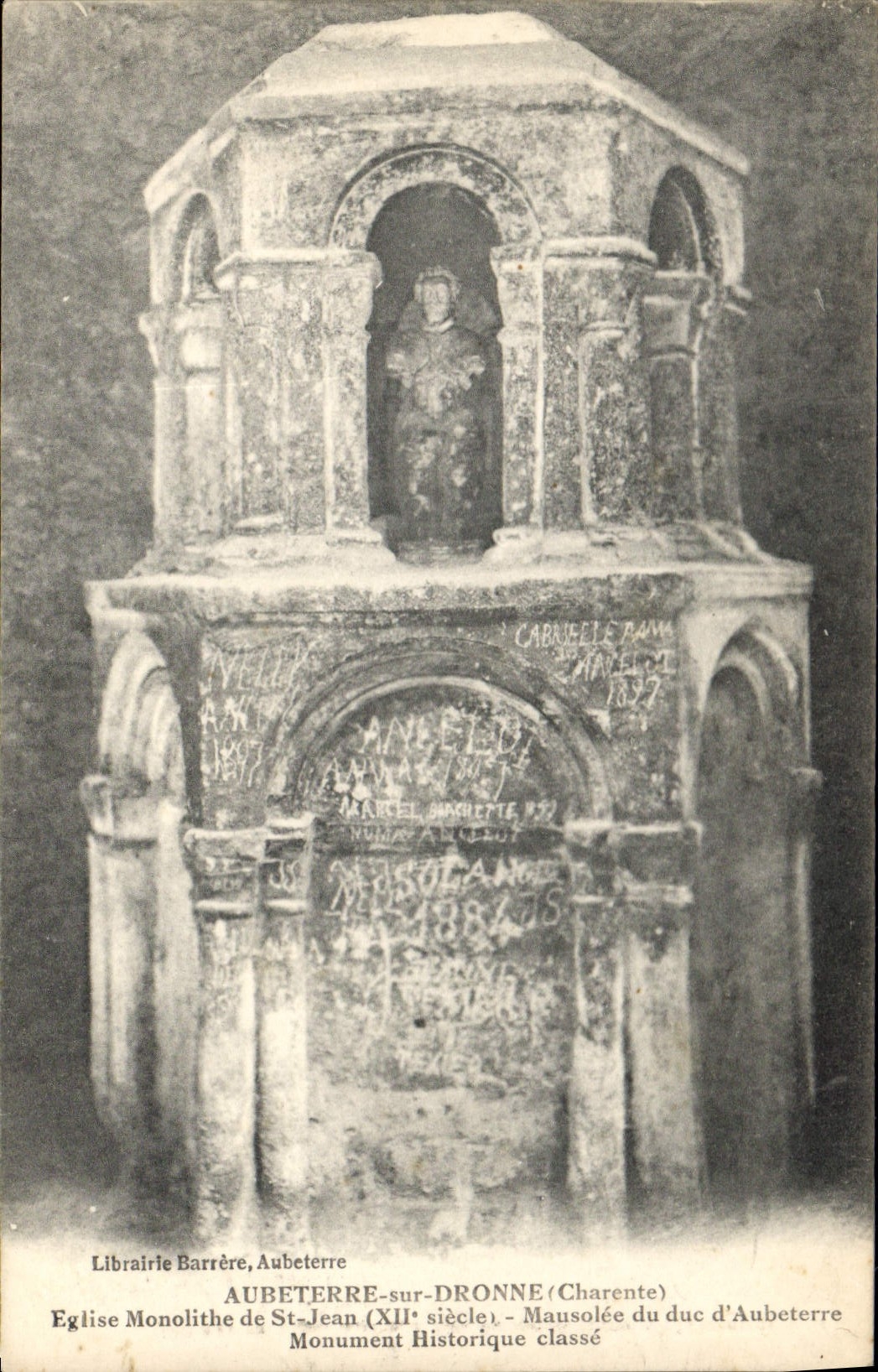 CPA Aubeterre sur Dronne (Charente) Eglise Monolithe de St Jean