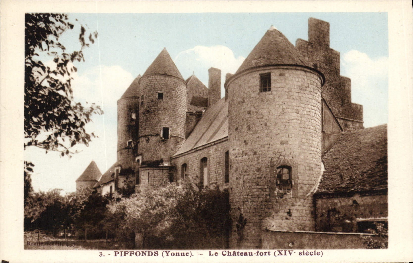 CPA Piffonds (Yonne) Le Chateau fort