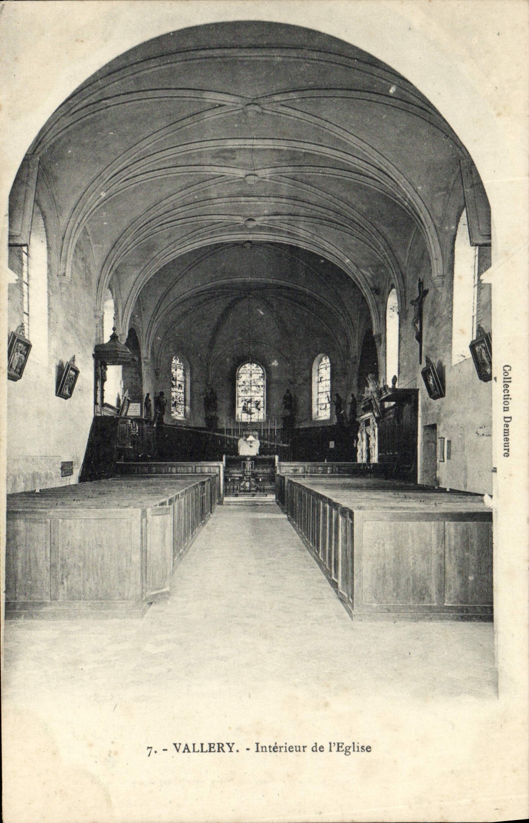CPA Vallery Interieur de l'Eglise