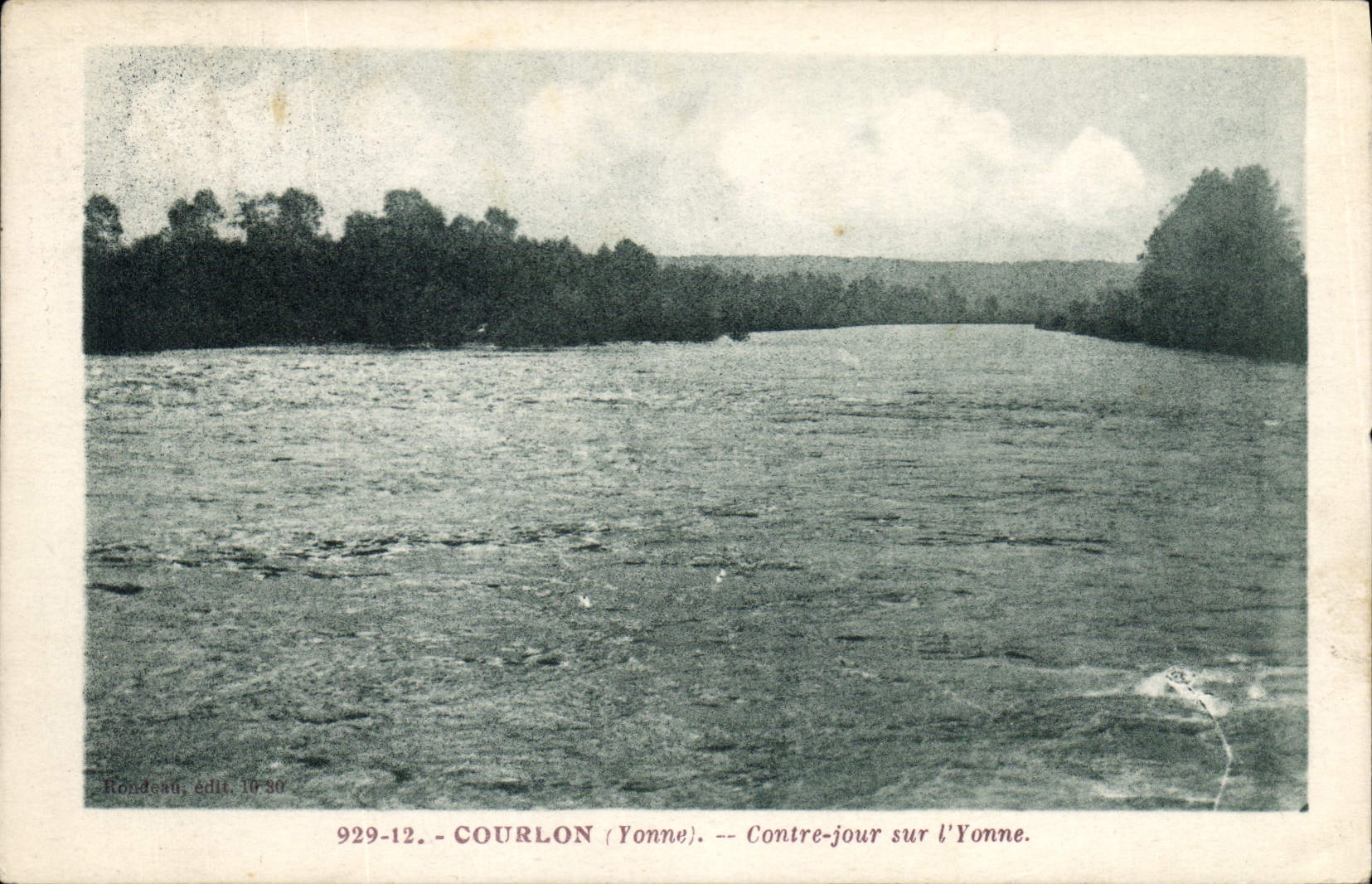 CPA Courlon (Yonne) COntre Jour sur l'Yonne