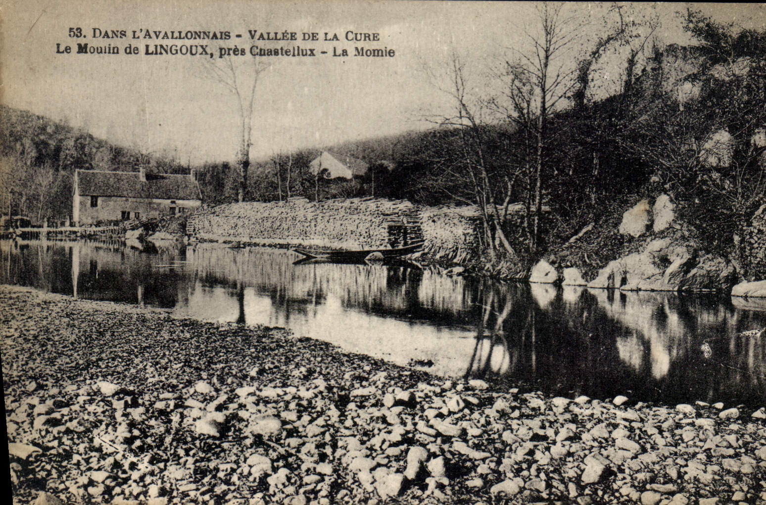 CPA Dans l'Avallonnais Vallee de la Cure Le moulin de Lingoux pres Cuastellux La momie
