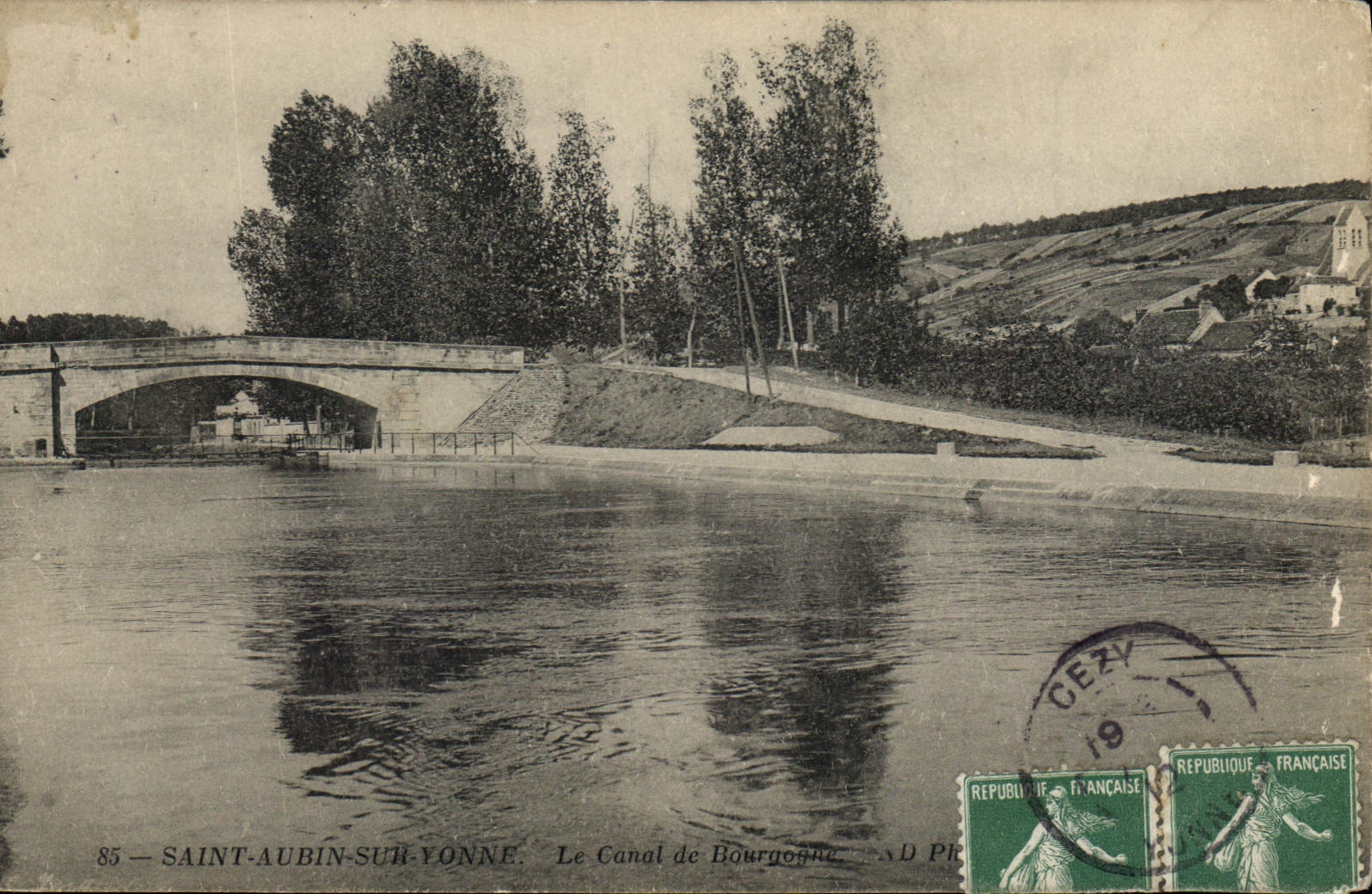 CPA Saint Aubin sur Yonne Le Canal de Bourgogne