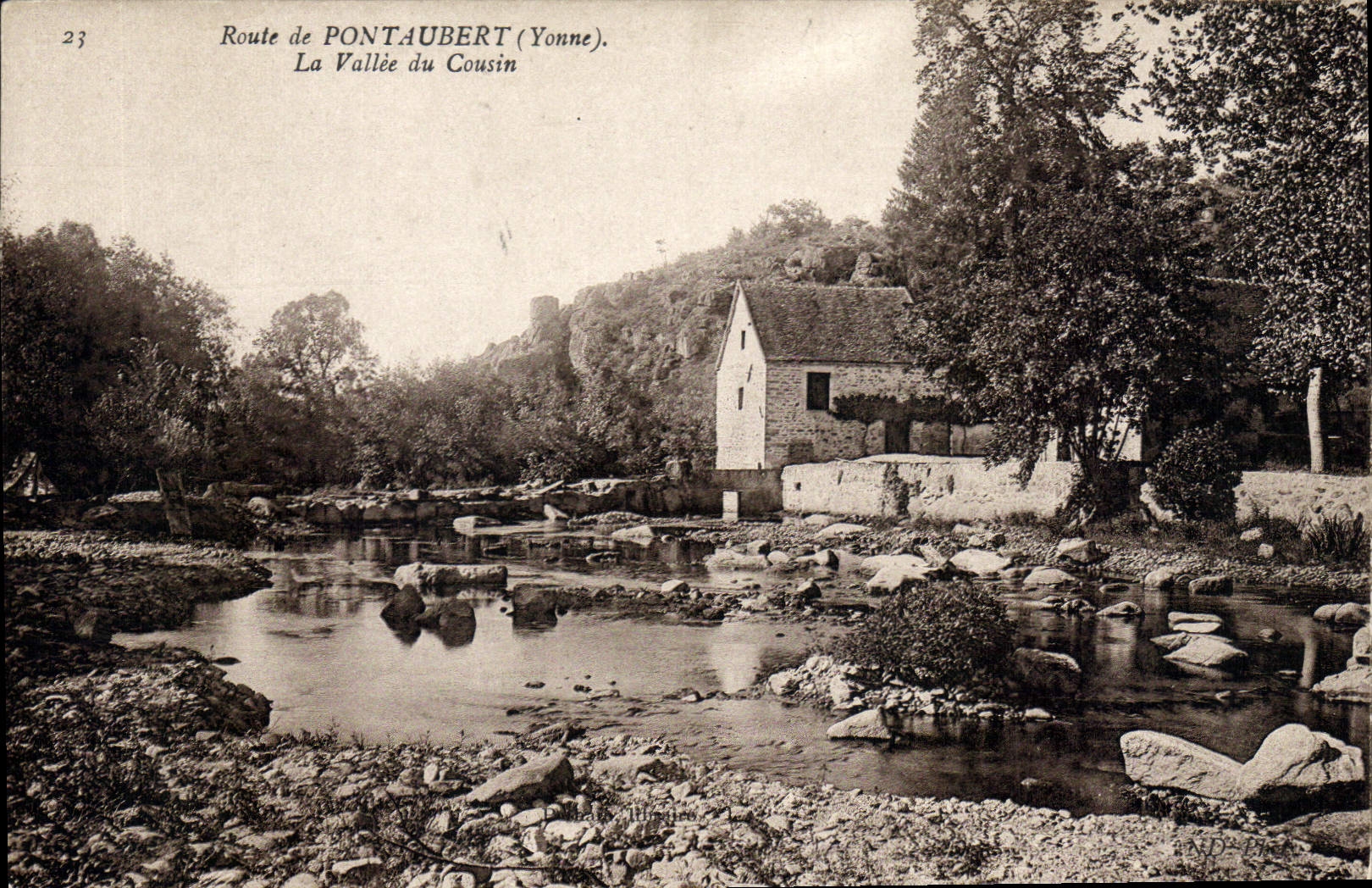 CPA Route de Pontaubert (Yonne) La Vallee du Cousin
