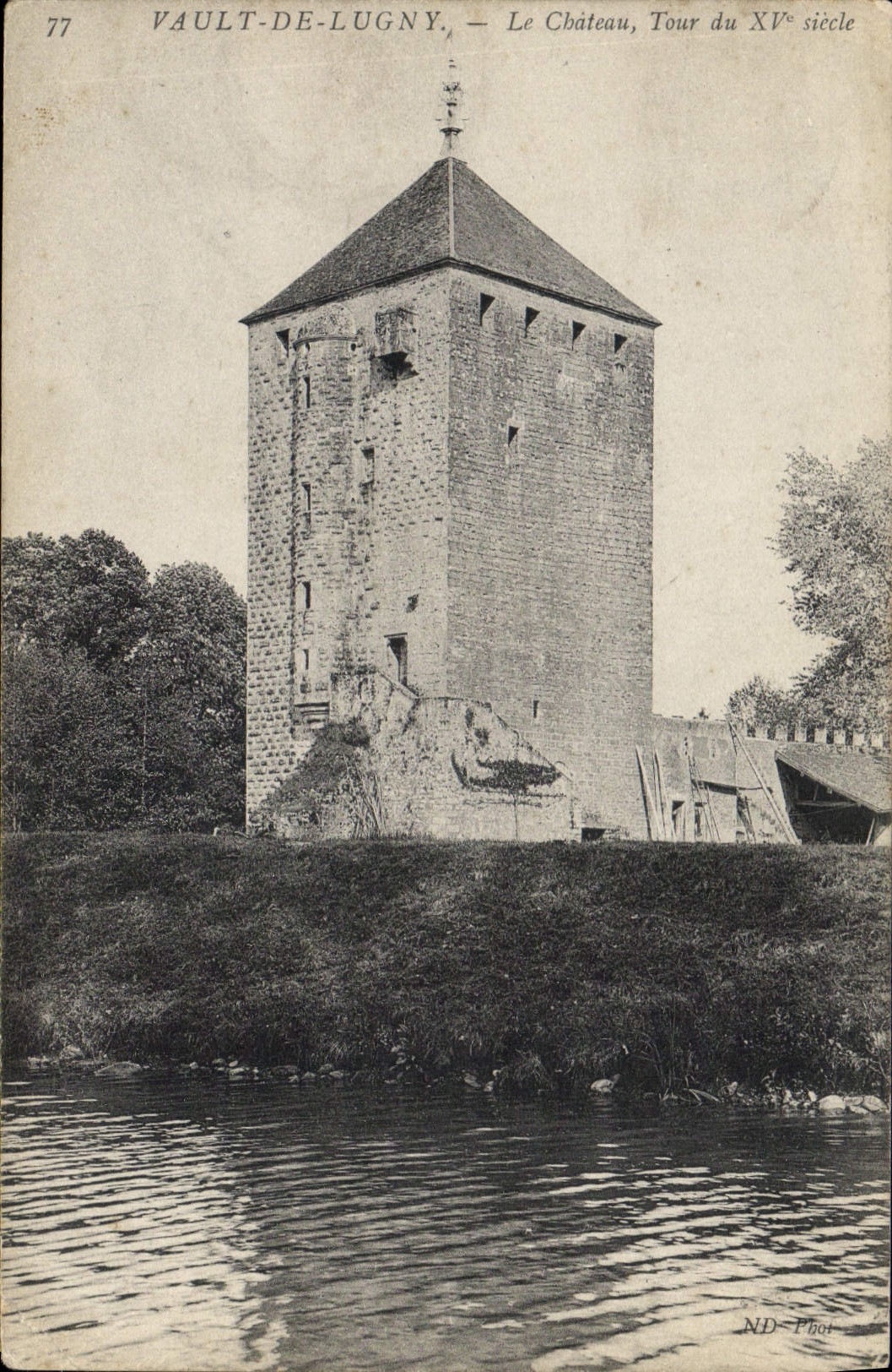CPA Vault de Lugny Le Chateau Tour du XVe siecle