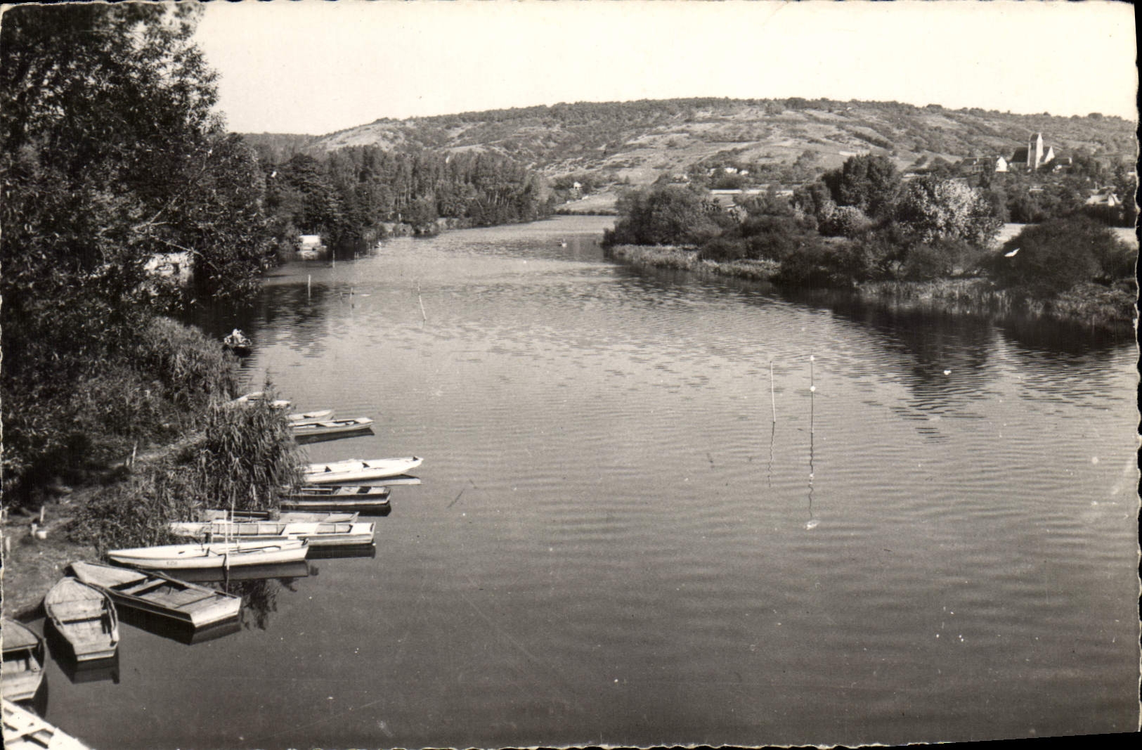 CPA Environs de Joigny (Yonne) Le Bords de l'Yonne