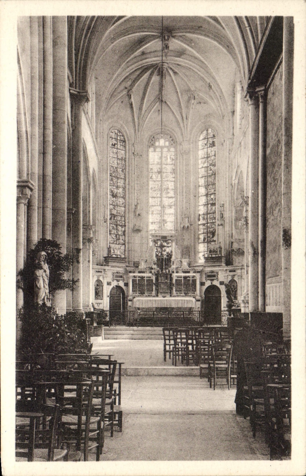CPA St Bris (Yonne) Interieur de l'Eglise
