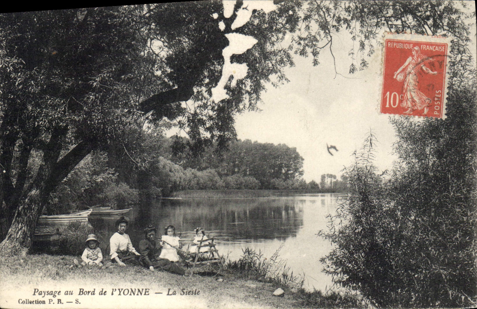CPA Paysage au Bord de l'Yonne La Sieste Enfants
