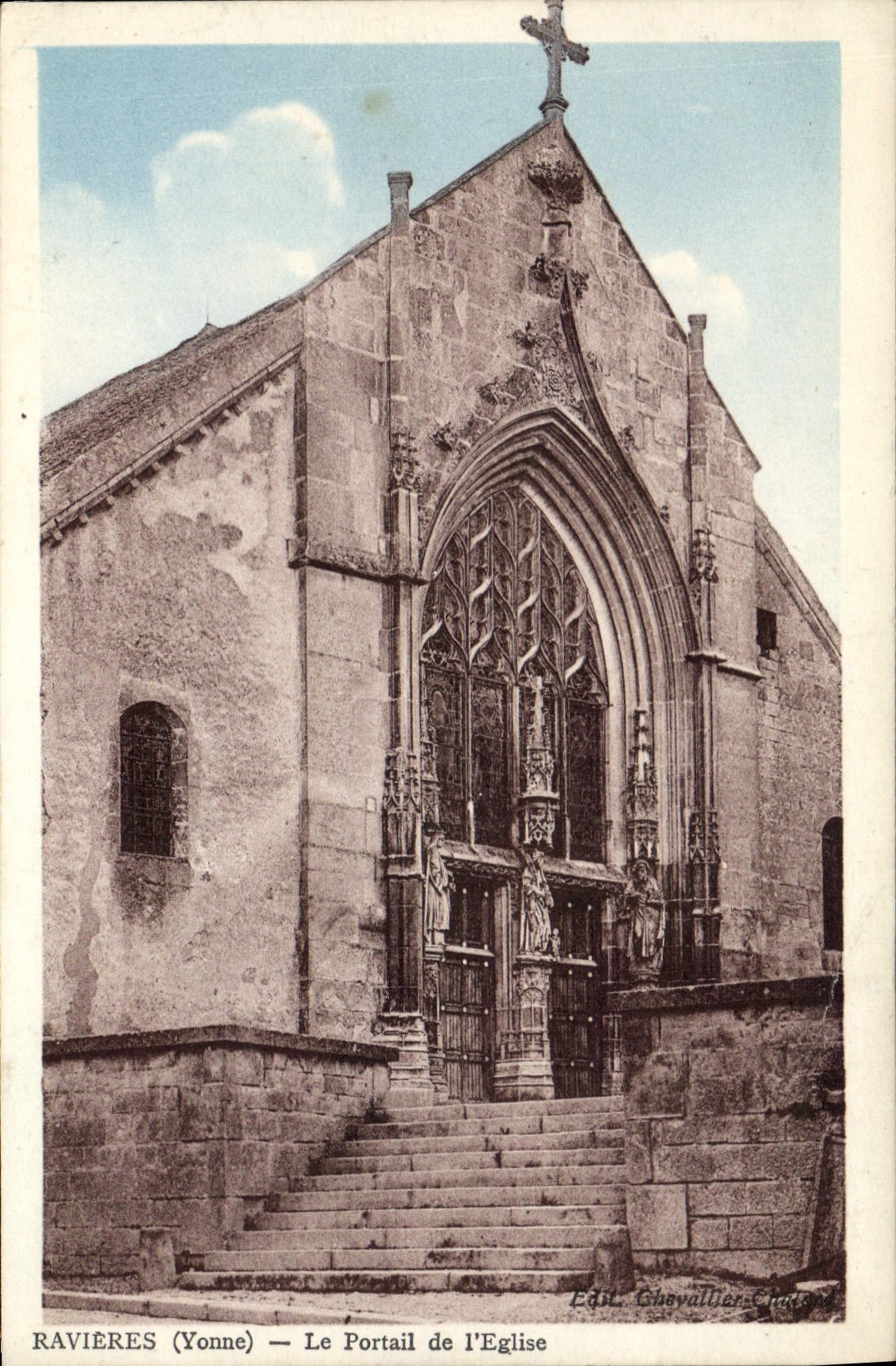 CPA Ravieres (Yonne) Le Portail de l'Eglise