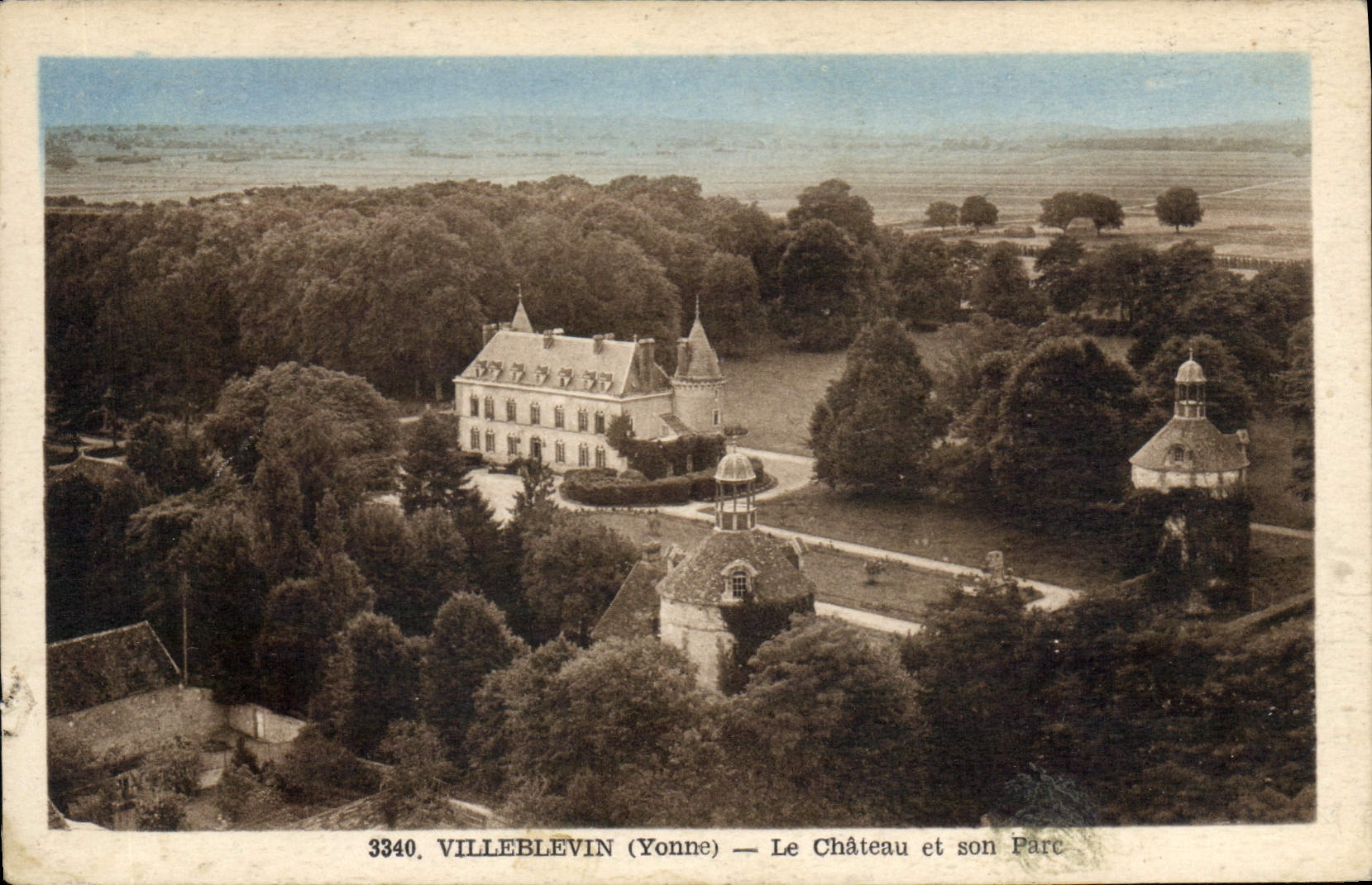 CPA Villeblevin (Yonne) Le Chateau et son Parc