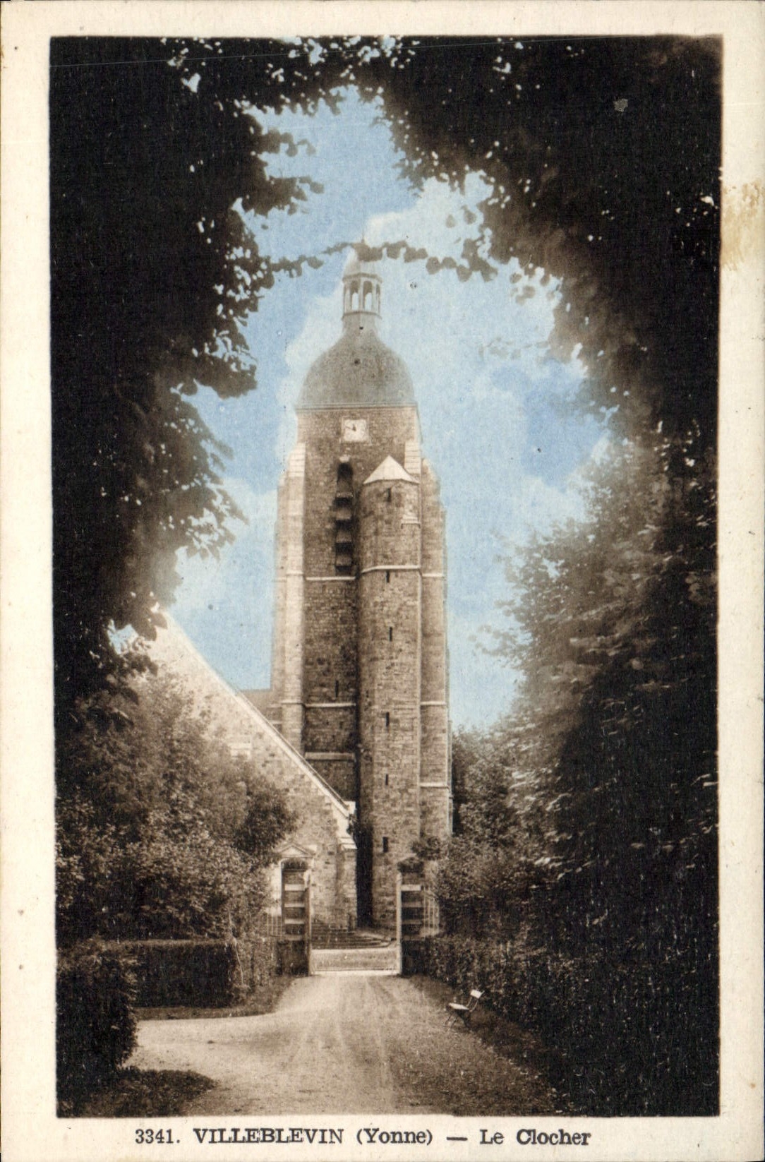 CPA Villeblevin (Yonne) Le Clocher