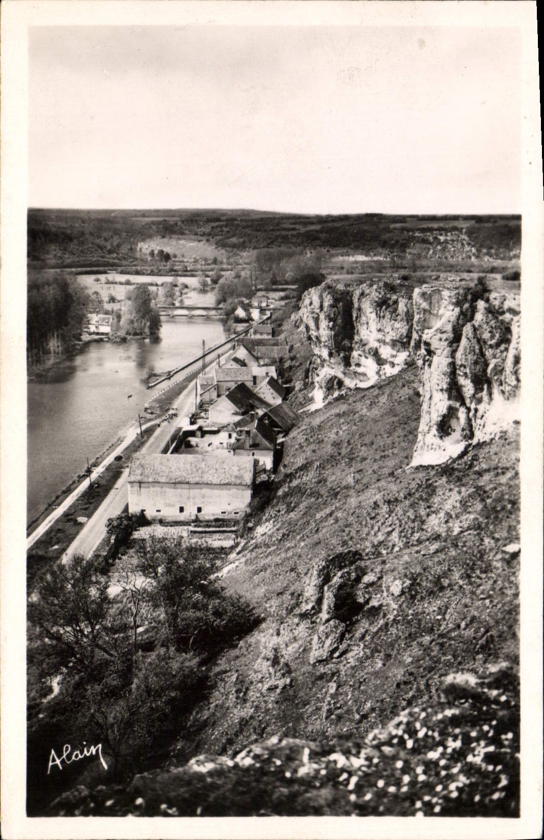 CPA Les Rochers du Saussois (Yonne)