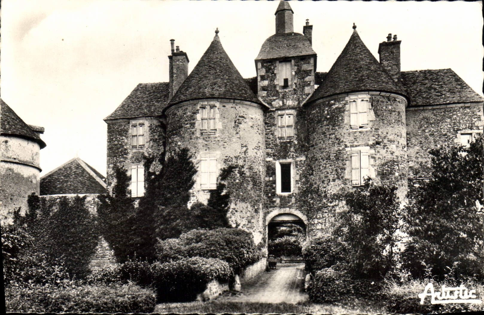 CPA Environs de Saint Sauveur en Puisaye Yonne Treigny Ratilly Entree du Chateau Fort Porte a pont l