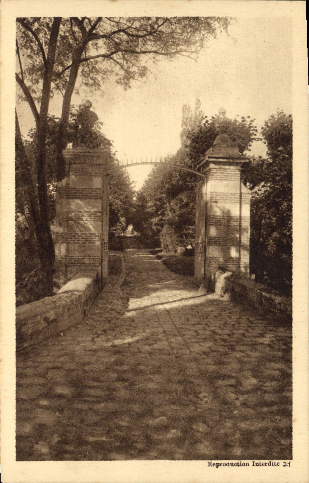 CPA Monastere de Sainte Colombe les Sens La porte d'honneur