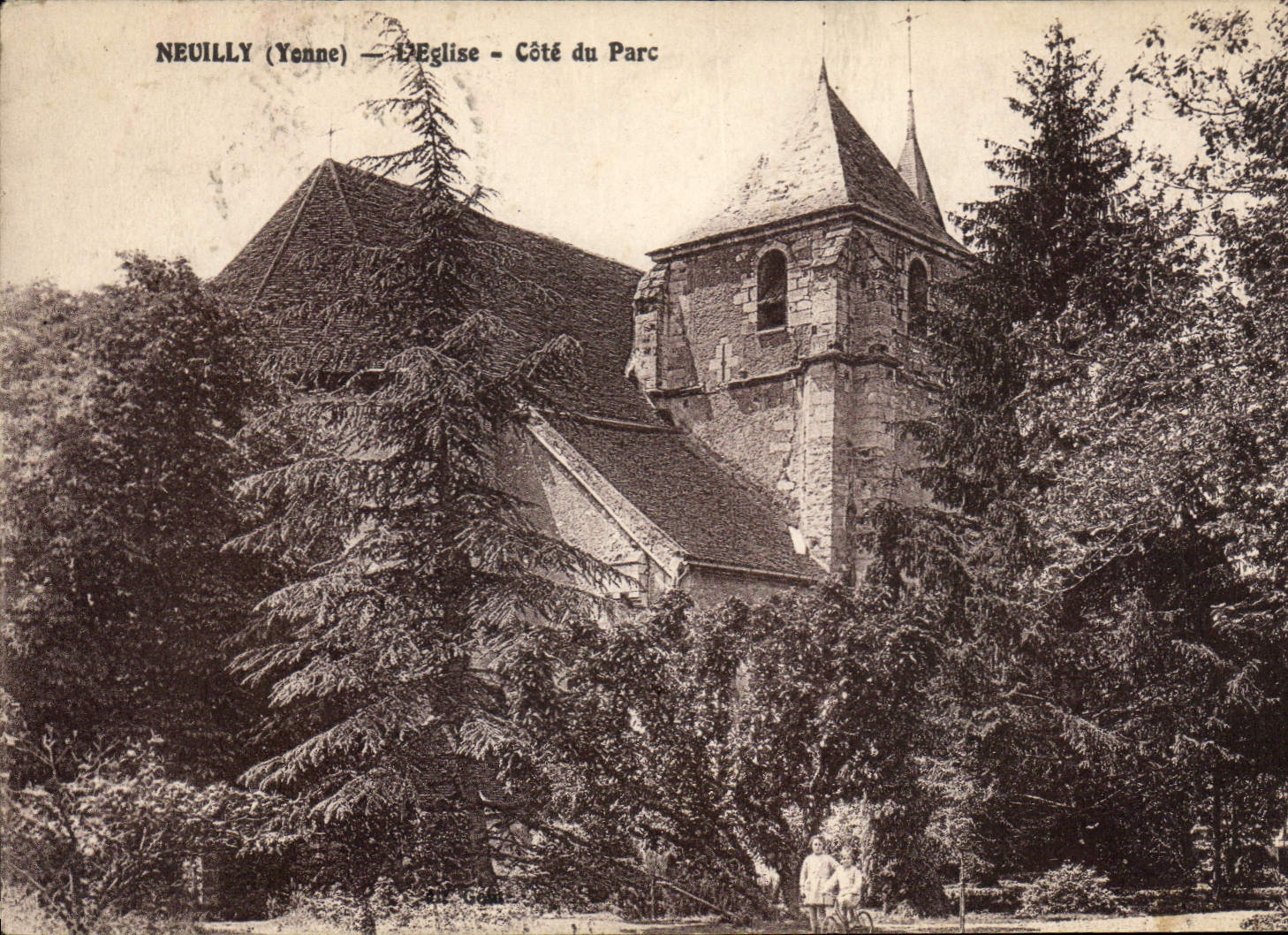 CPA Neuilly Yonne L'Eglise Cote du Parc 