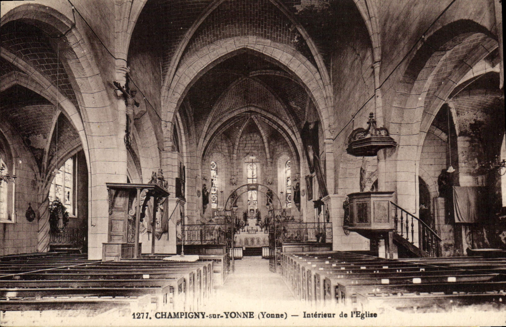 CPA Champigny sur Yonne Yonne Interieur de l'Eglise