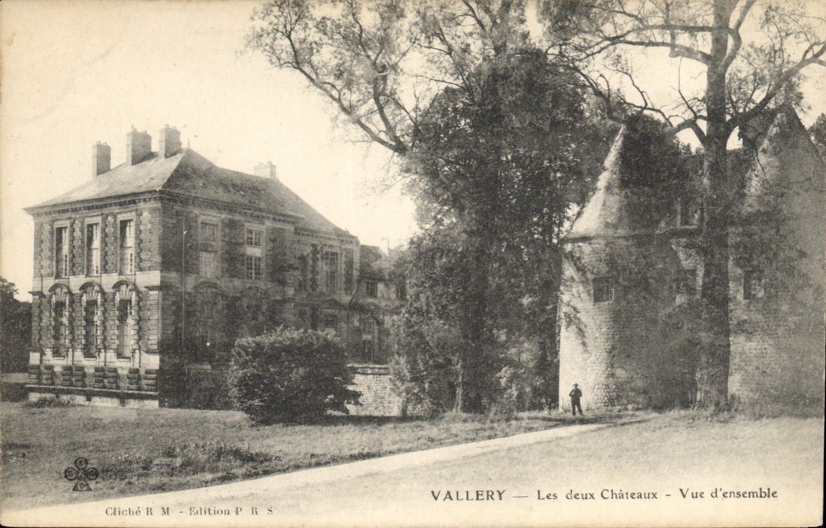 CPA Vallery Les deux Chateaux Vue d'ensemble