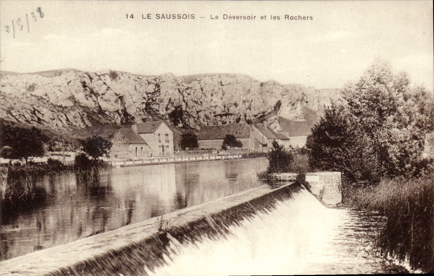 CPA Le Saussois Le Deversoir et les Rochers 
