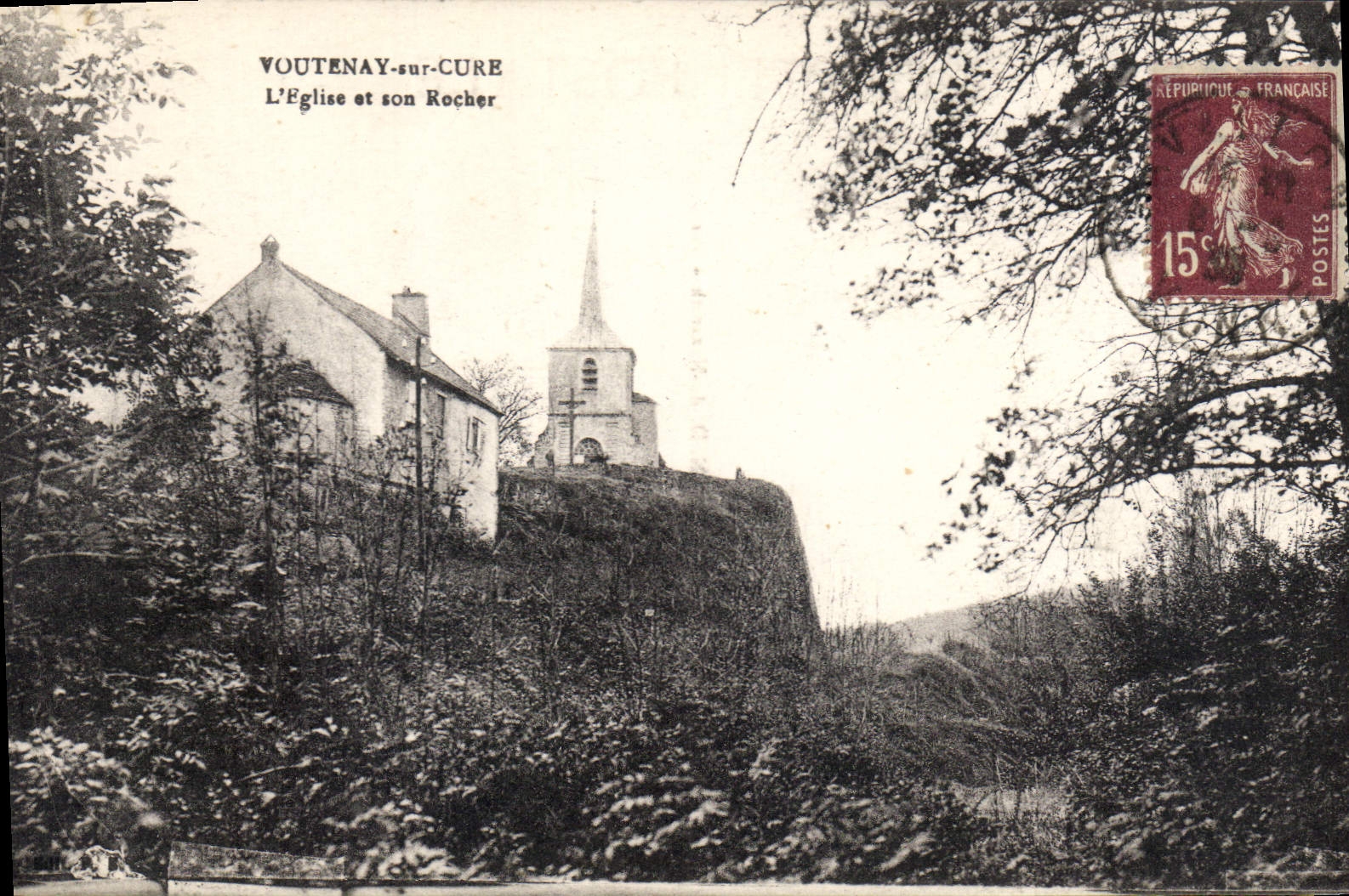 CPA Voutenay sur Cure L'Eglise et son Rocher 