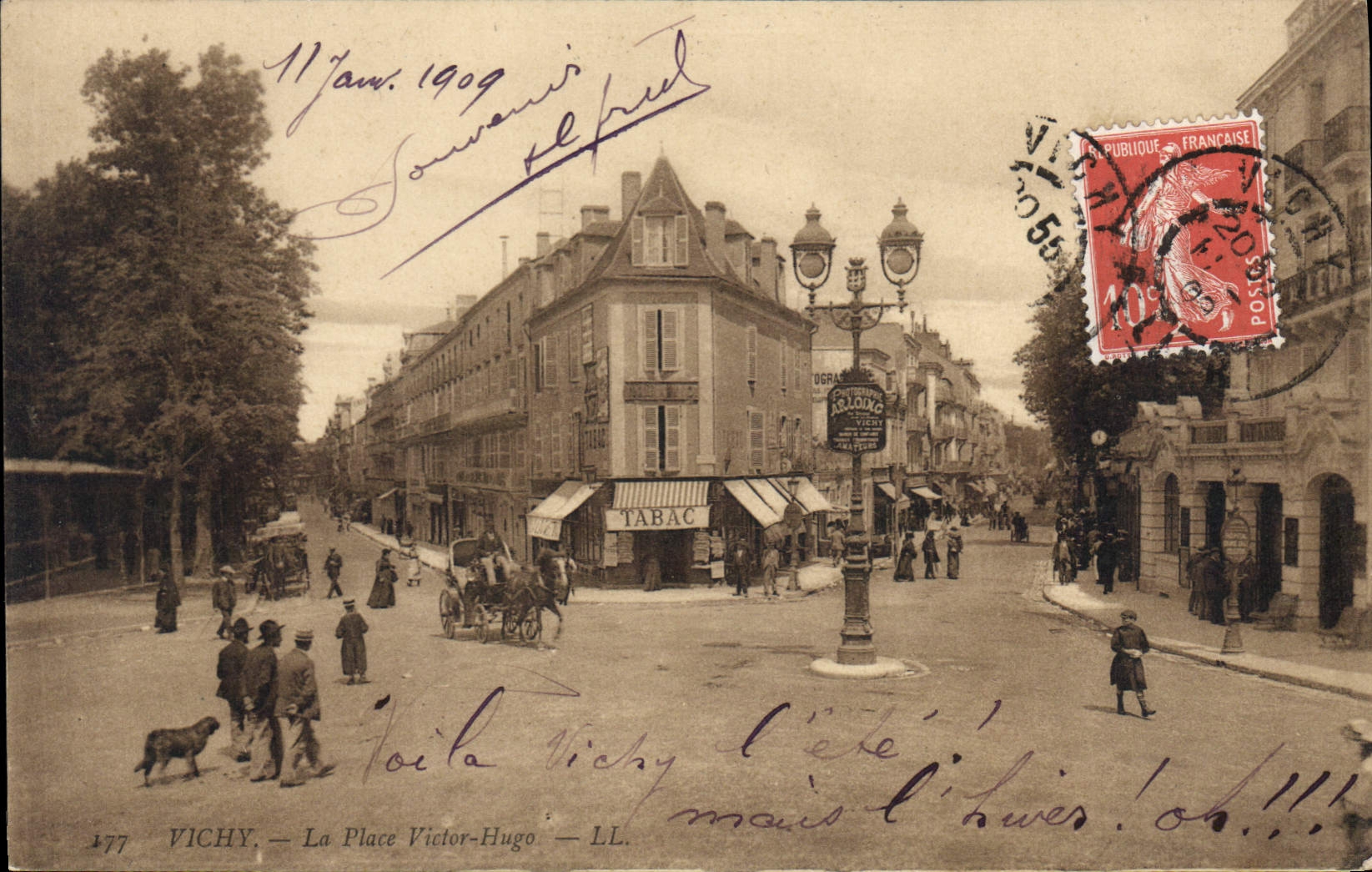 CPA Vichy La Place Victor Hugo 