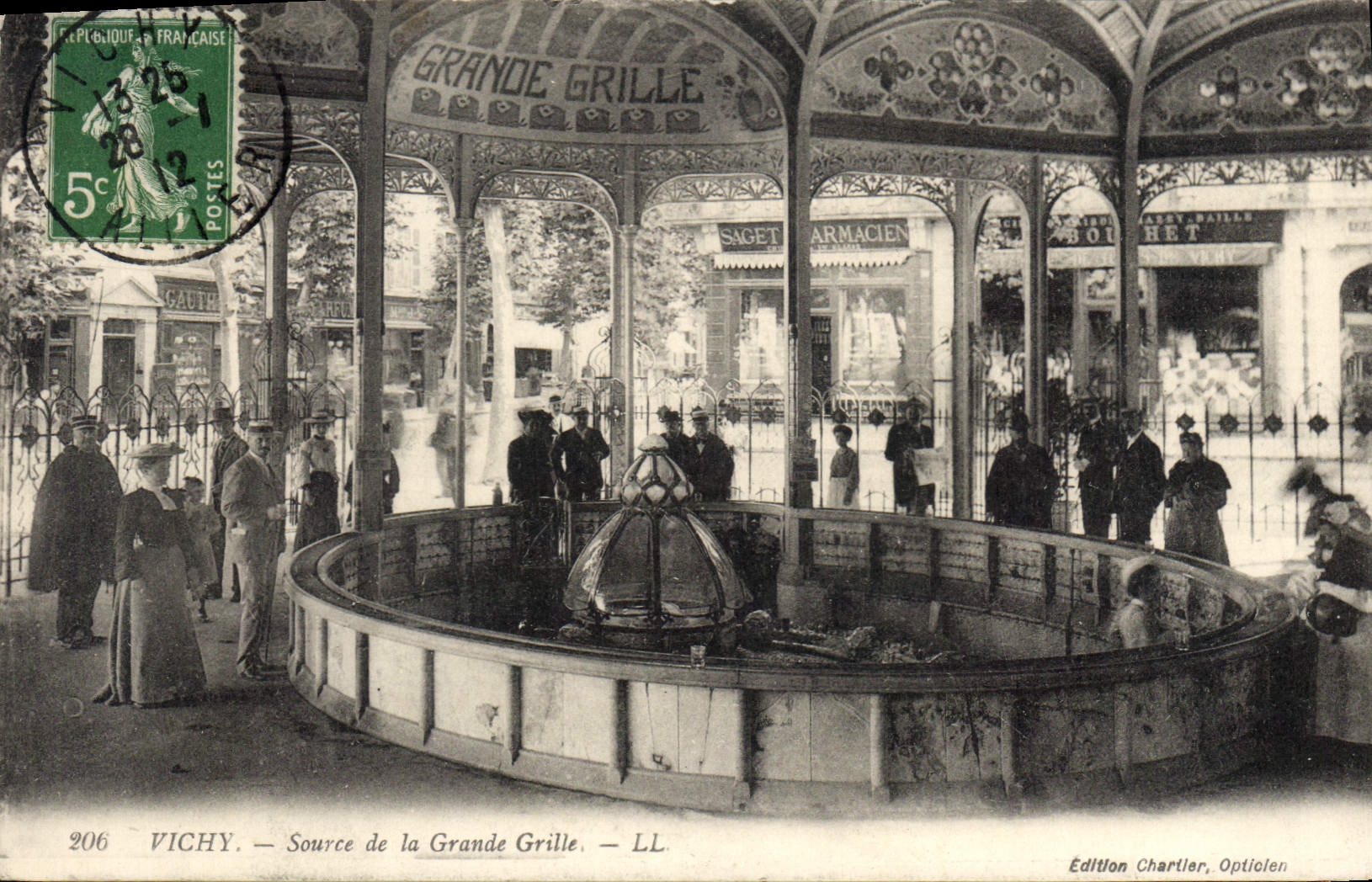 CPA Vichy Source de la Grande Grille 