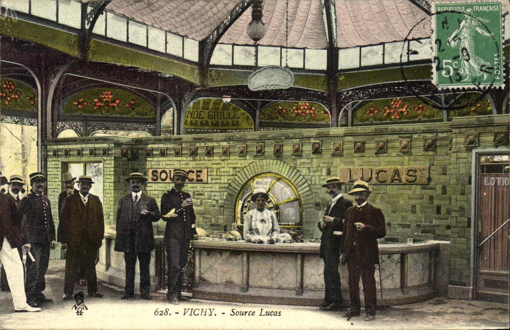 CPA Vichy Source Lucas 