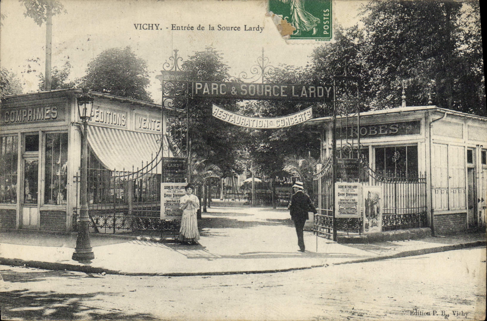 CPA Vichy Entree de la Source Lardy 