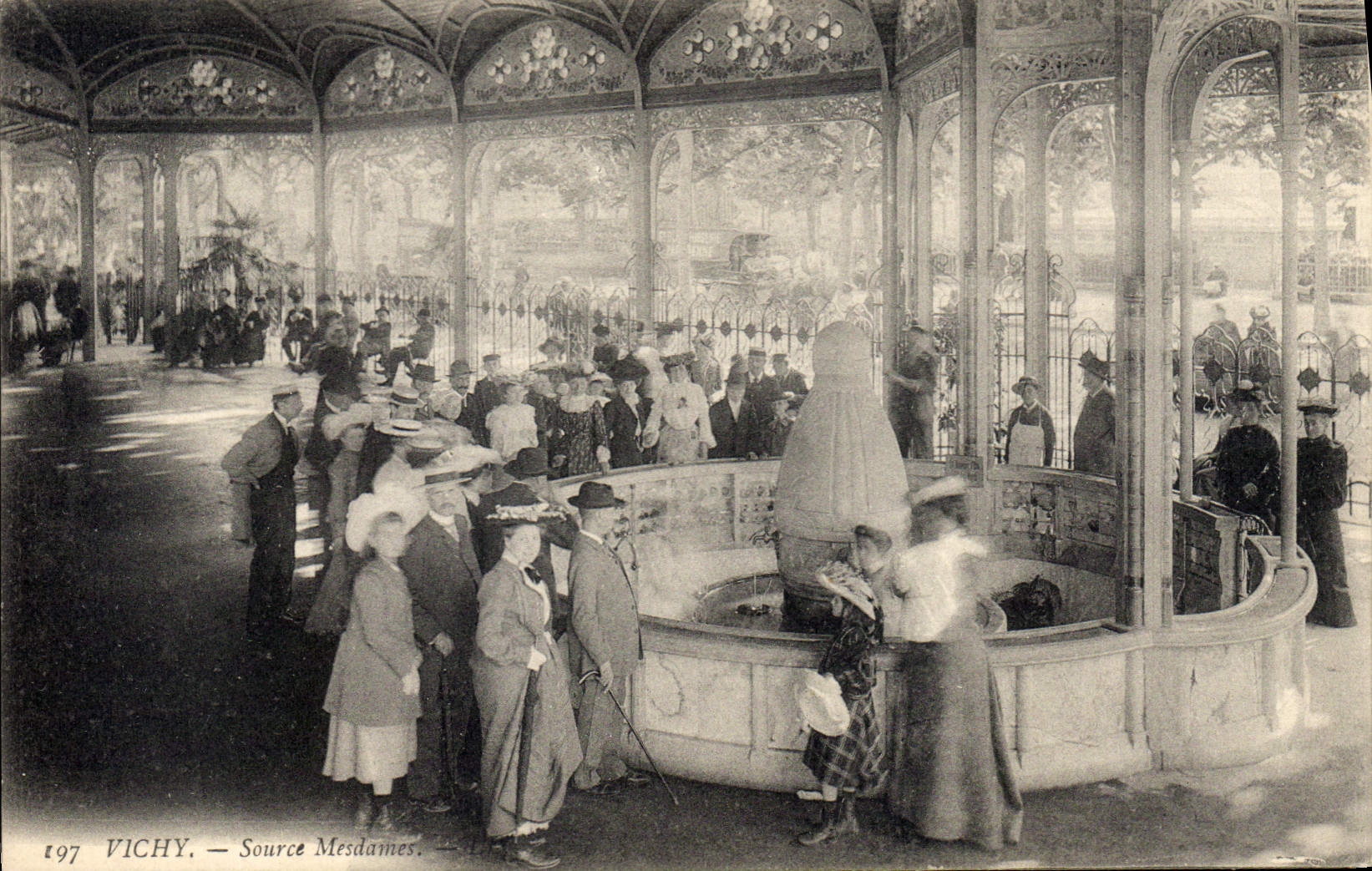 CPA Vichy Source Mesdainer 