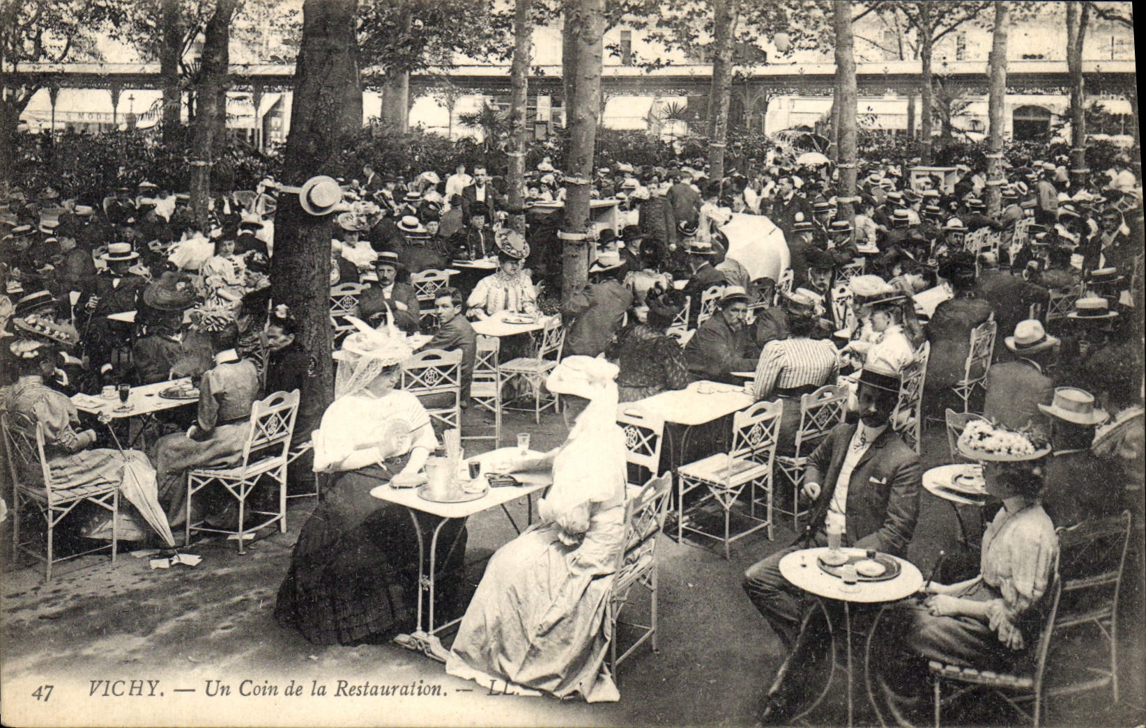 CPA Vichy Un Coin de la Restauration 