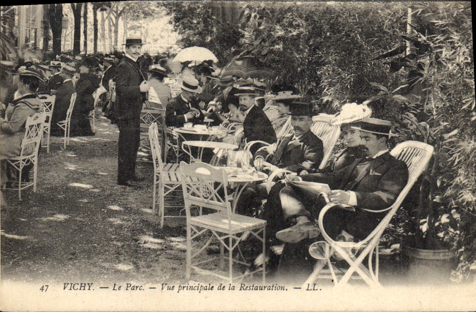 CPA Vichy Le Parc Vue principale de la Restauration