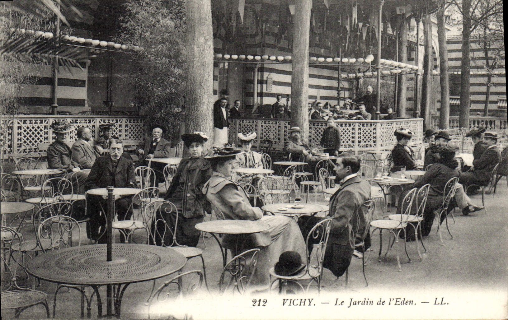 CPA Vichy Le Jardin de l'Eden 