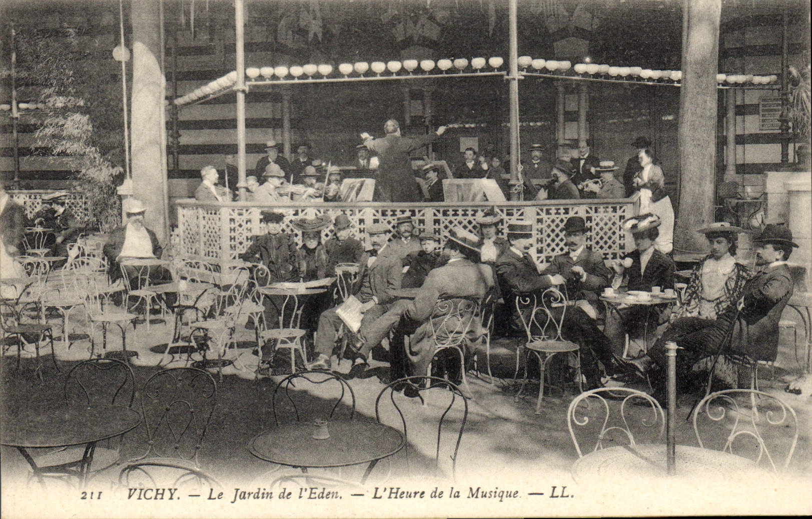 CPA Vichy Le Jardin de l'Eden L'Heure de la Musique 