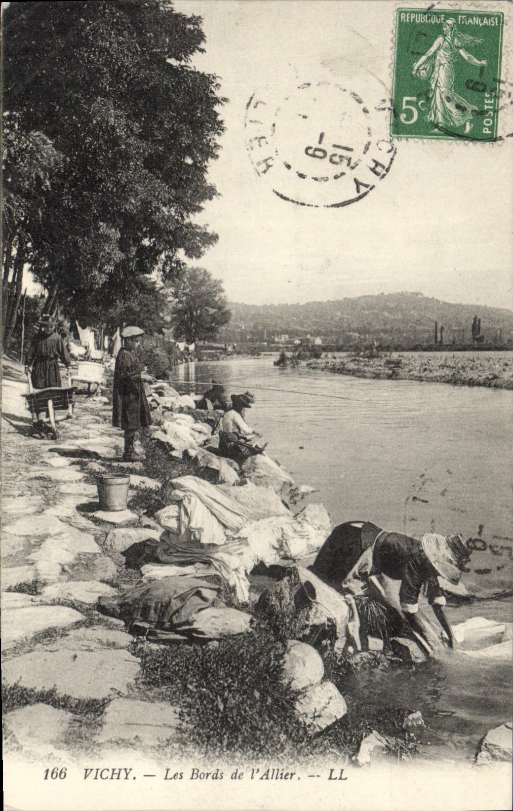 CPA Vichy Les Bords de l'Allier Lavandieres