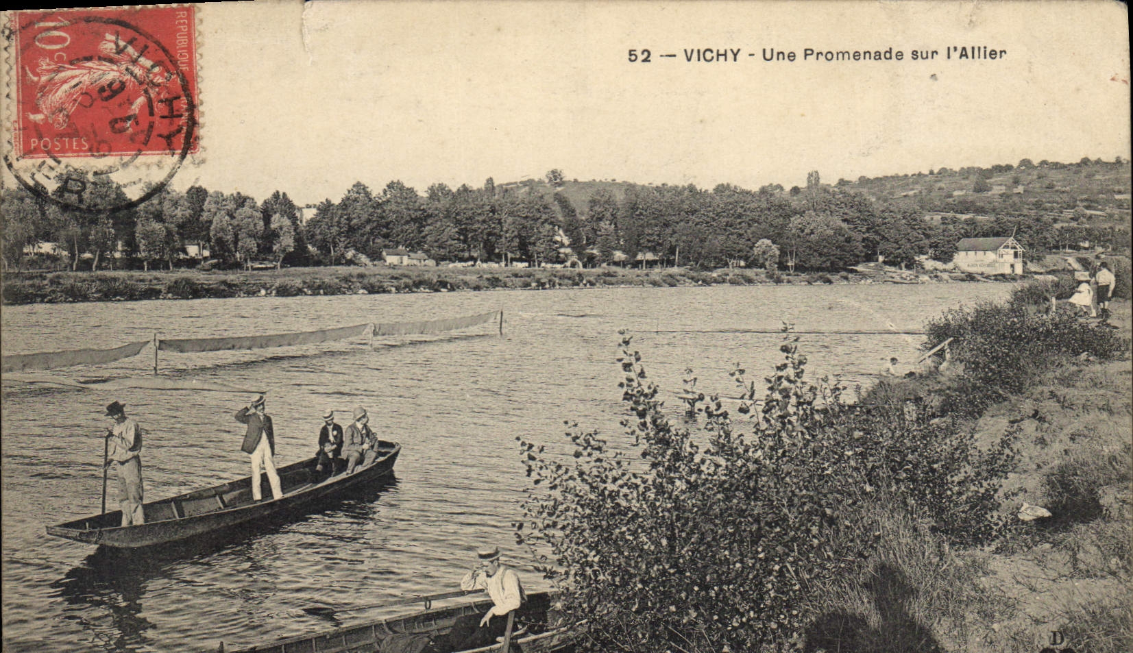 CPA Vichy Une Promenade sur l'Allier 