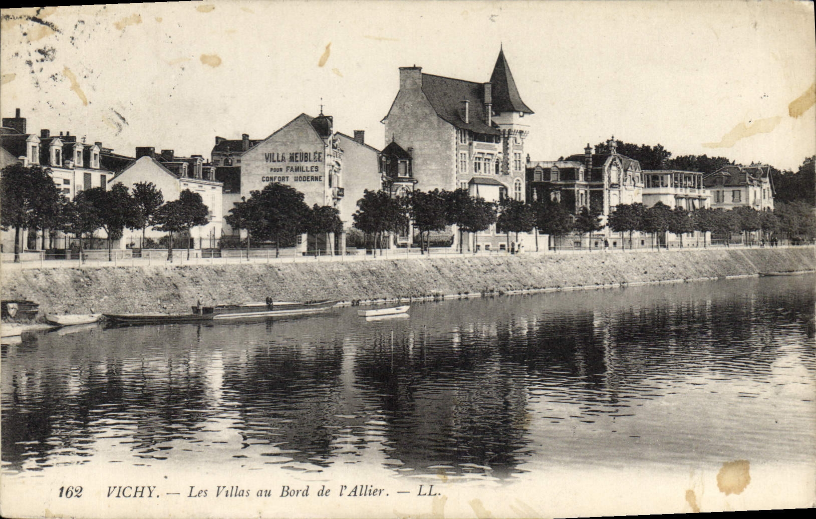 CPA Vichy Les Villas au Bord de l'Allier 