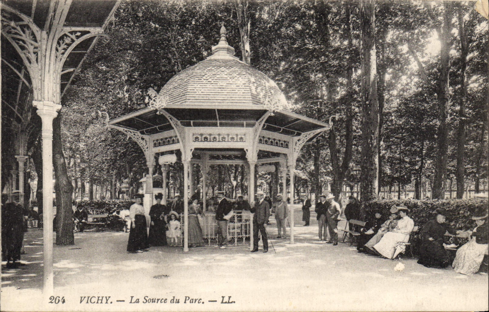 CPA Vichy La Source du Parc 
