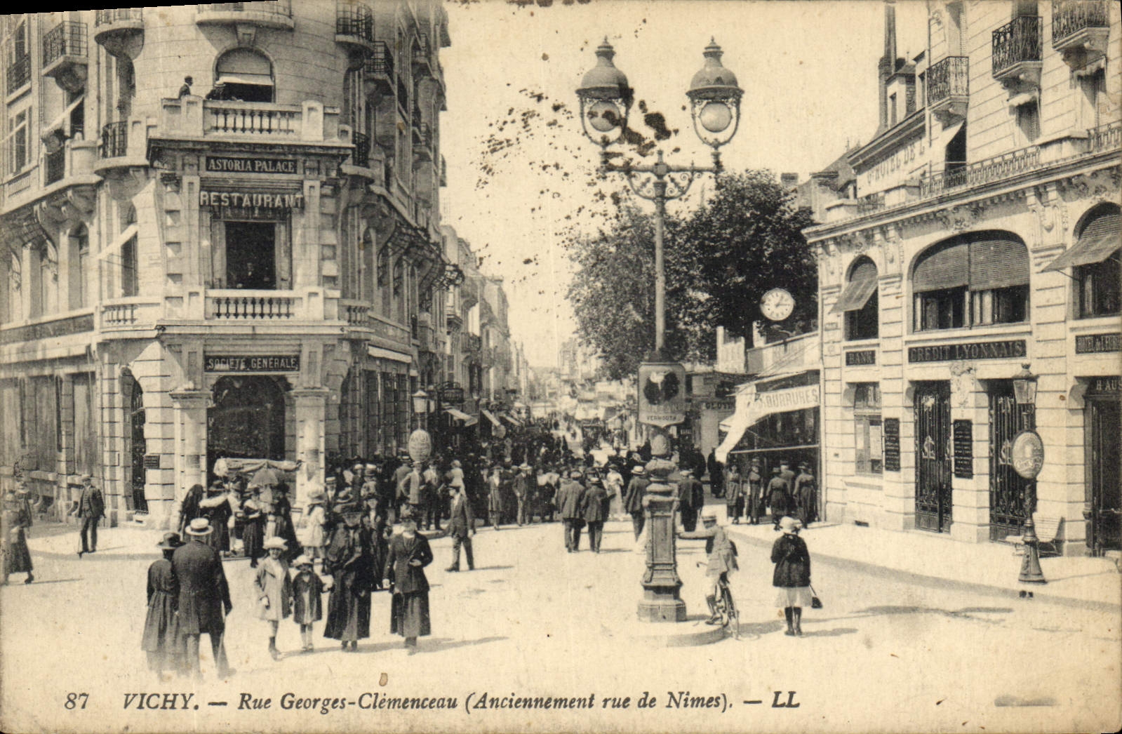 CPA Vichy Rue Georges Clemenceau Anciennement rue de Nimes