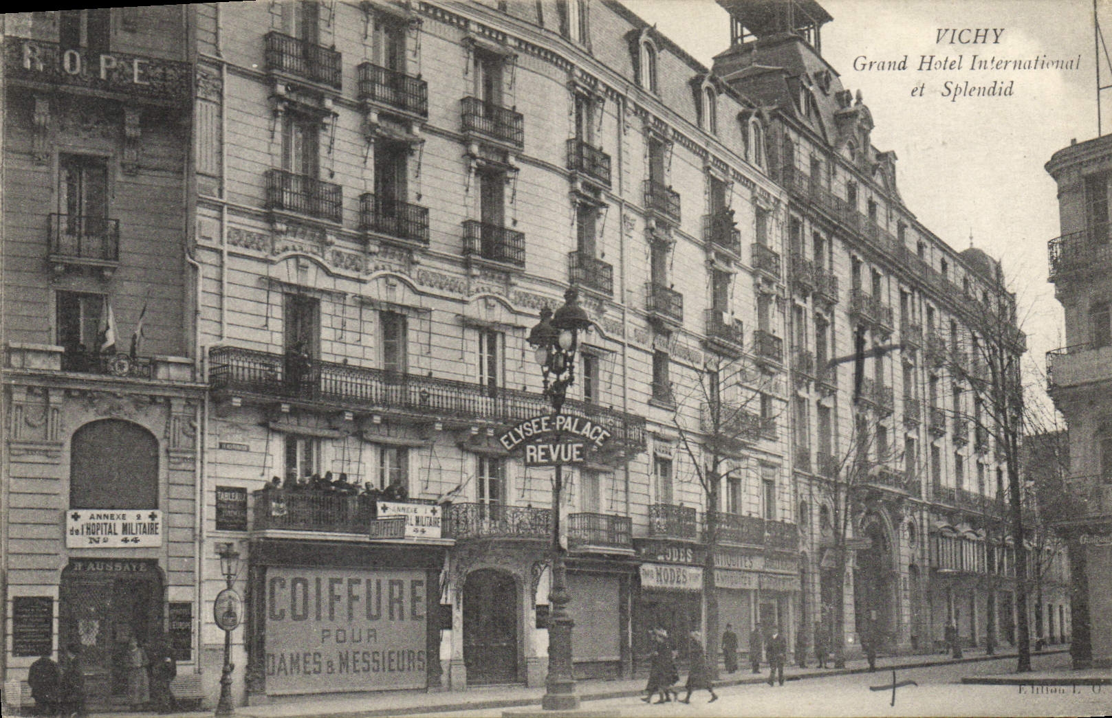 CPA Vichy Grand Hotel International et Splendid Coiffeur