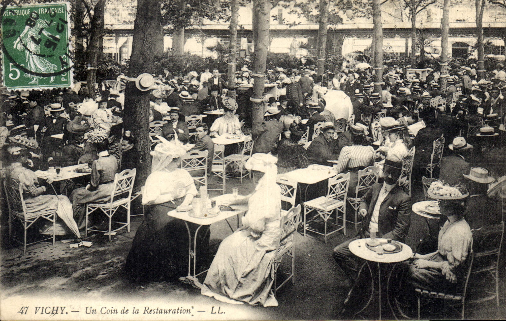 CPA Vichy Un Coin de la Restauration 