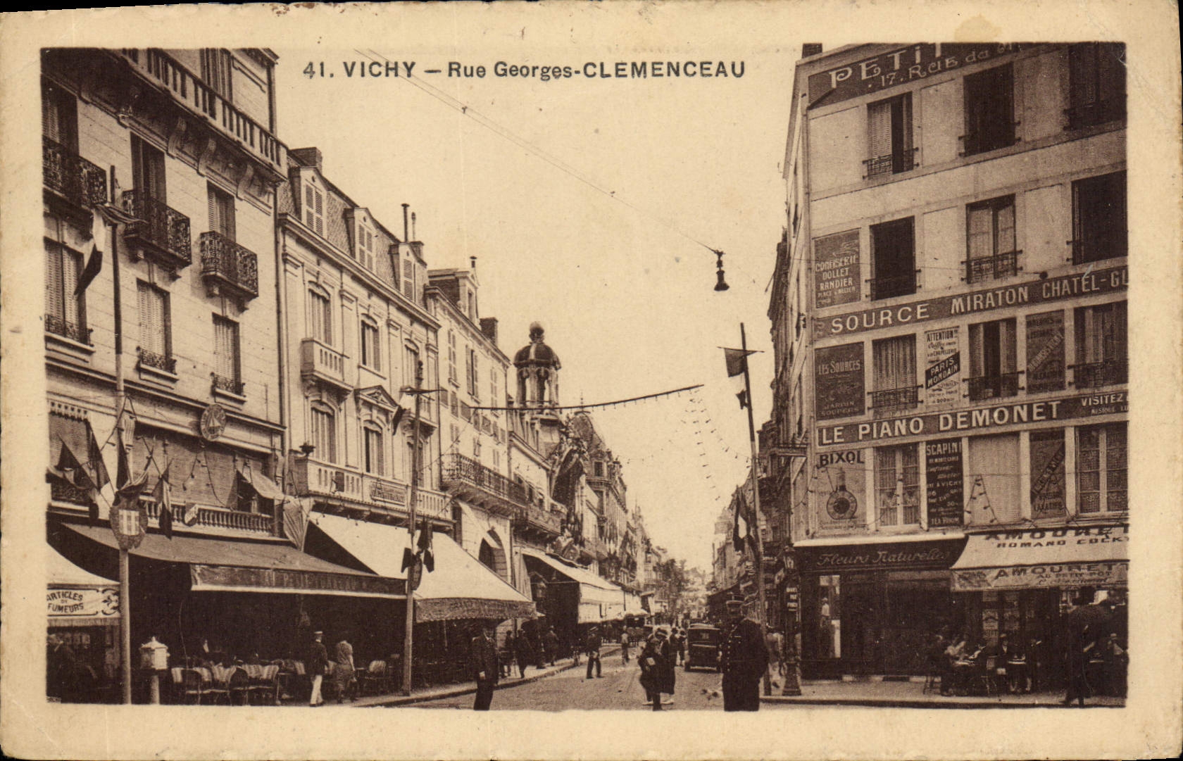 CPA Vichy Rue Georges Clemenceau 