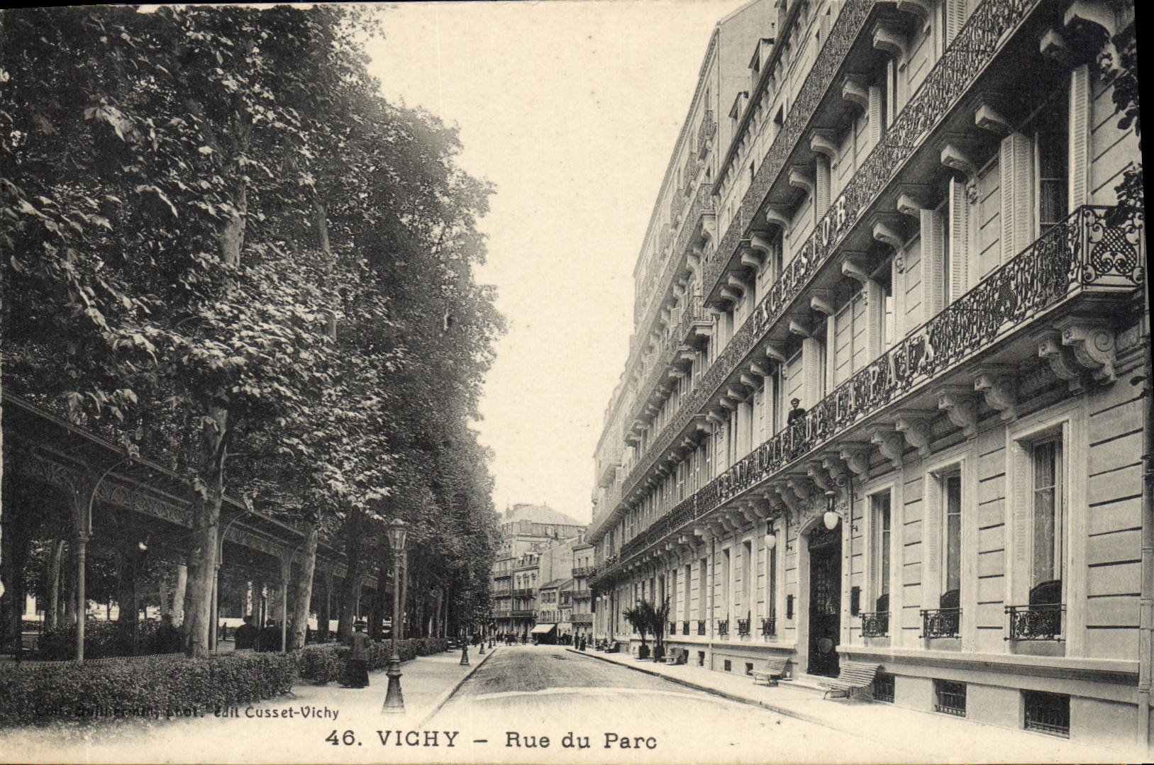 CPA Vichy Rue du Parc 