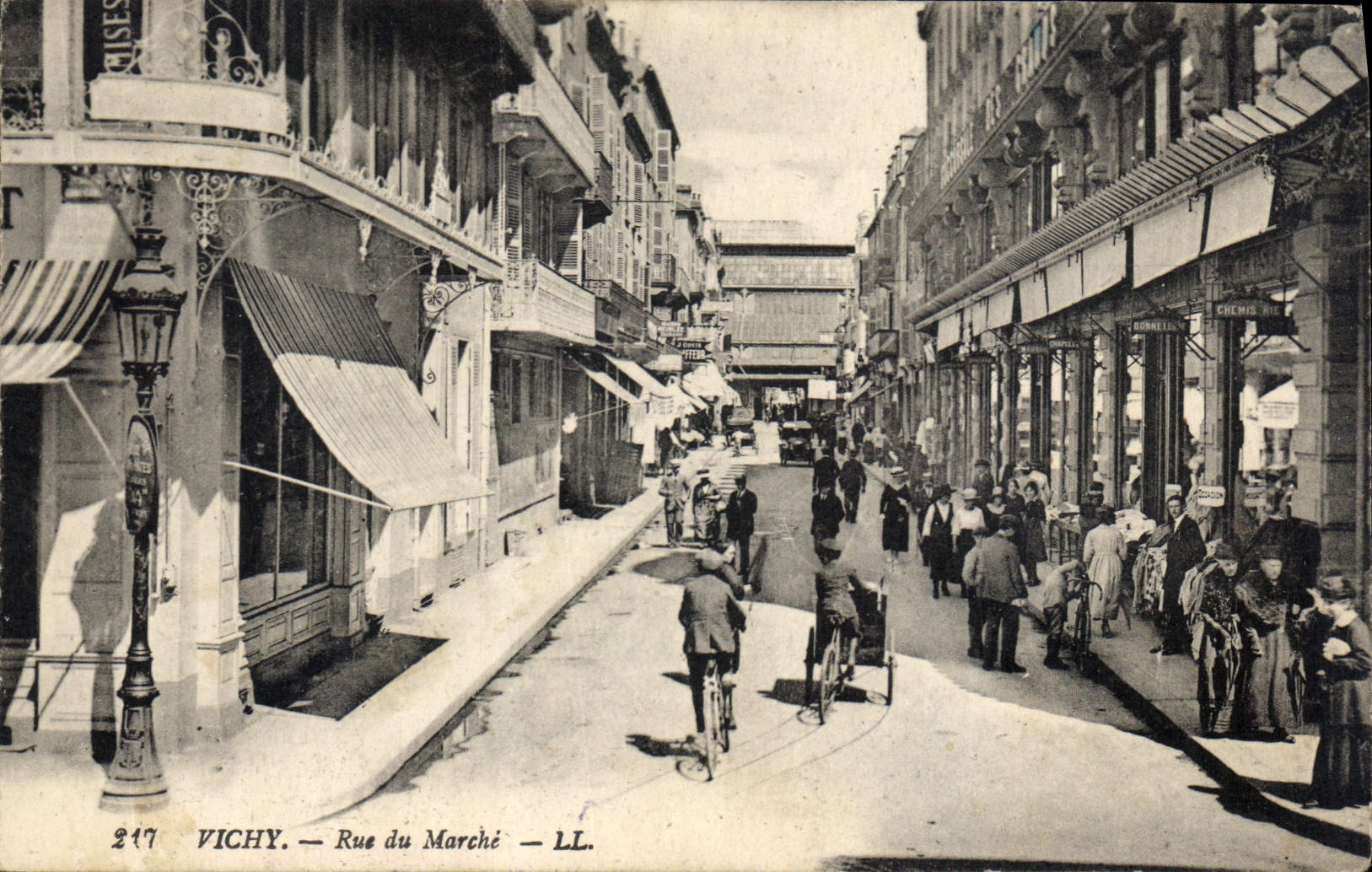 CPA Vichy Rue du Marche 