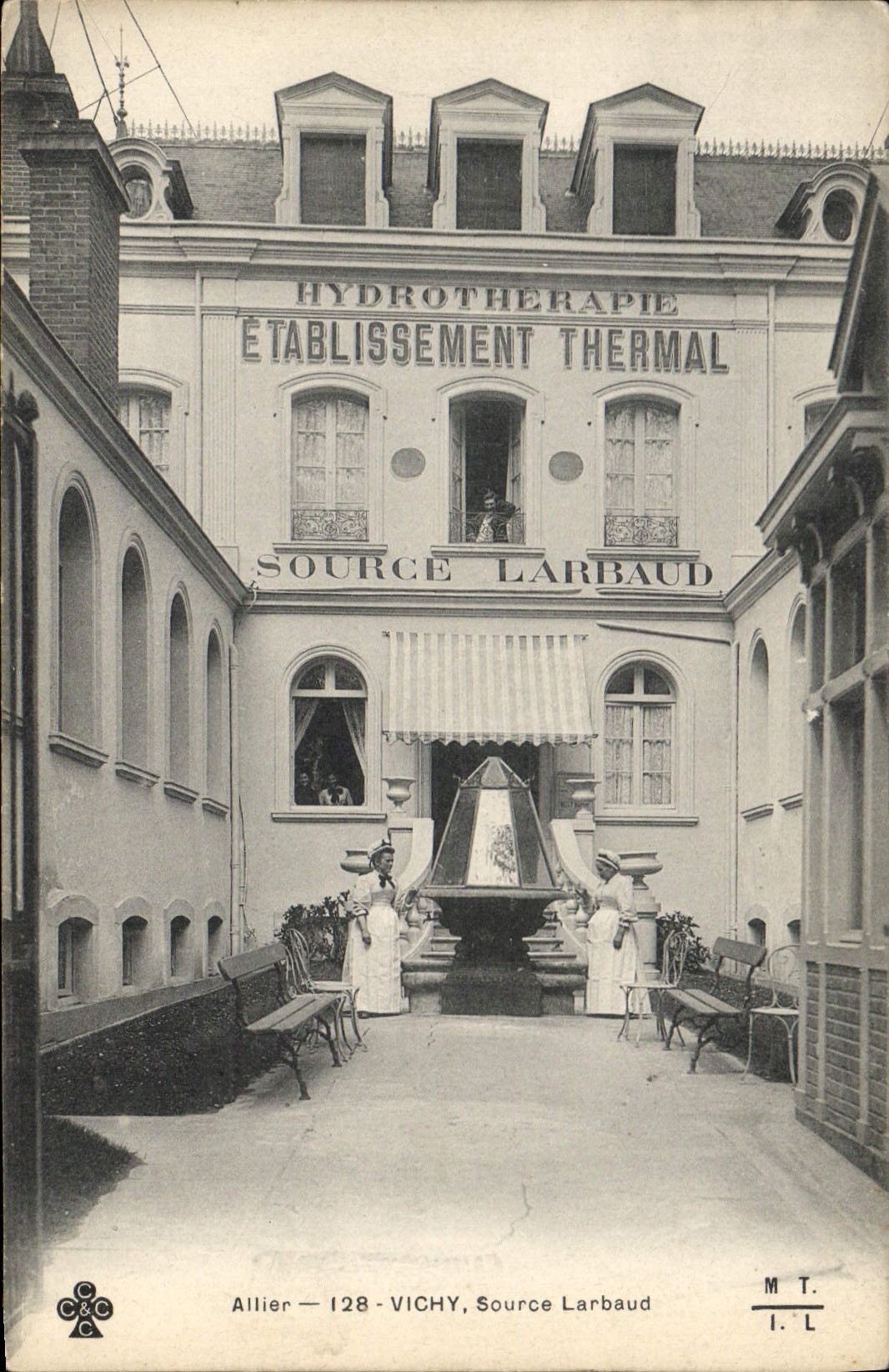CPA Vichy Source Larbaud 