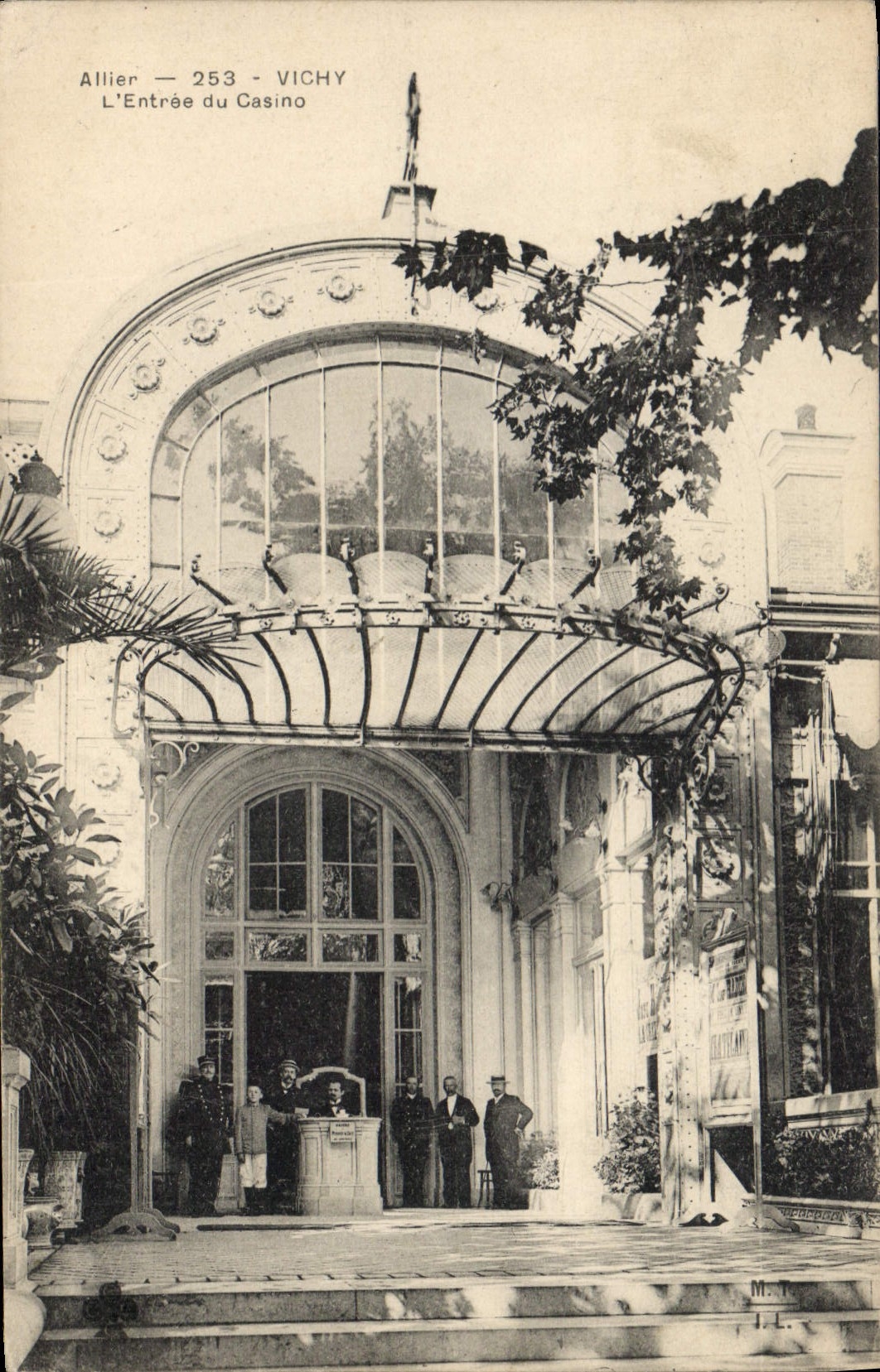 CPA Vichy L'Entree du Casino 