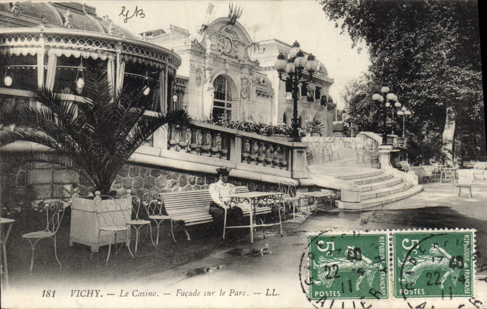 CPA Vichy Le Casino Facade sur le Parc 