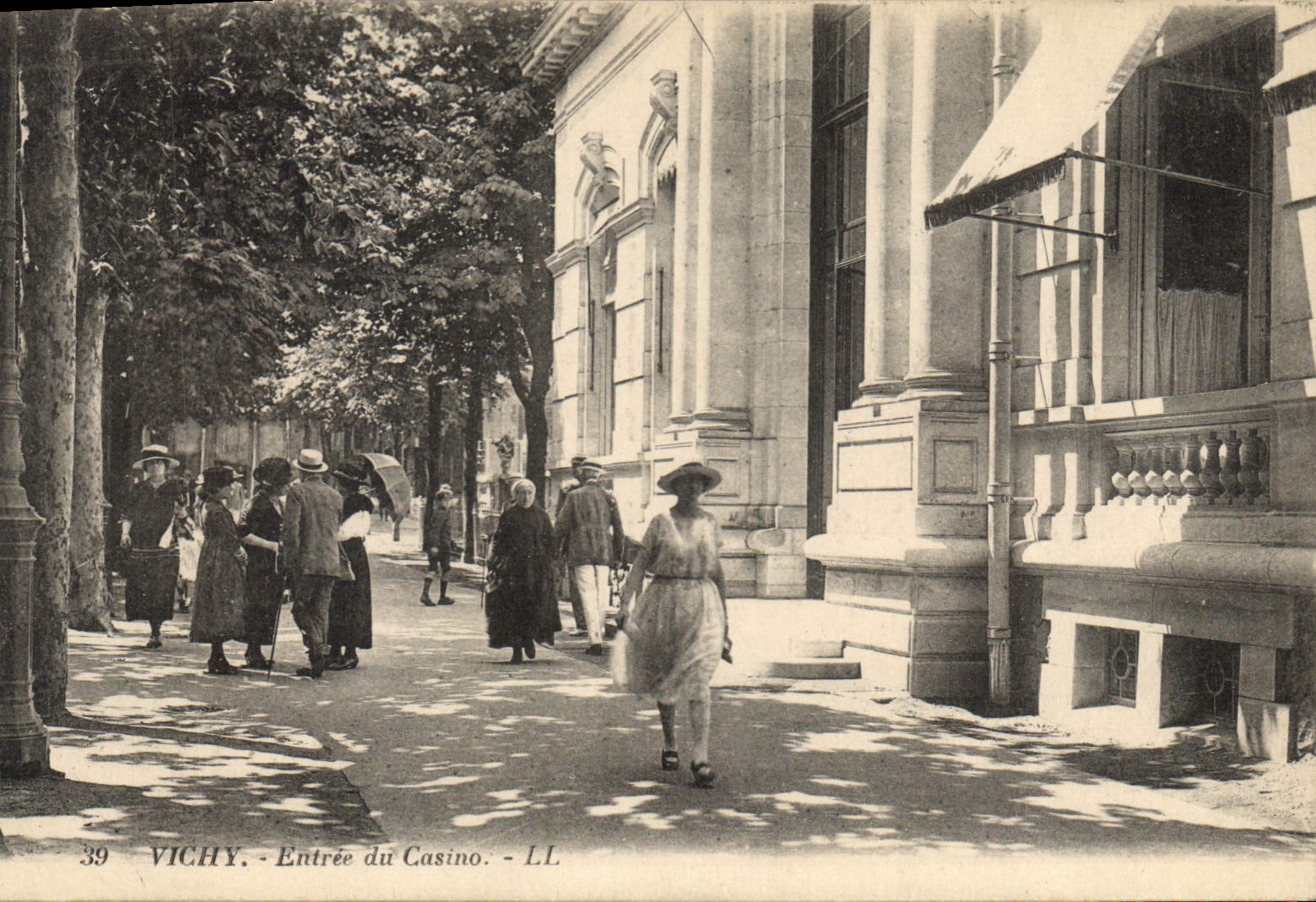 CPA Vichy Entree du Casino 