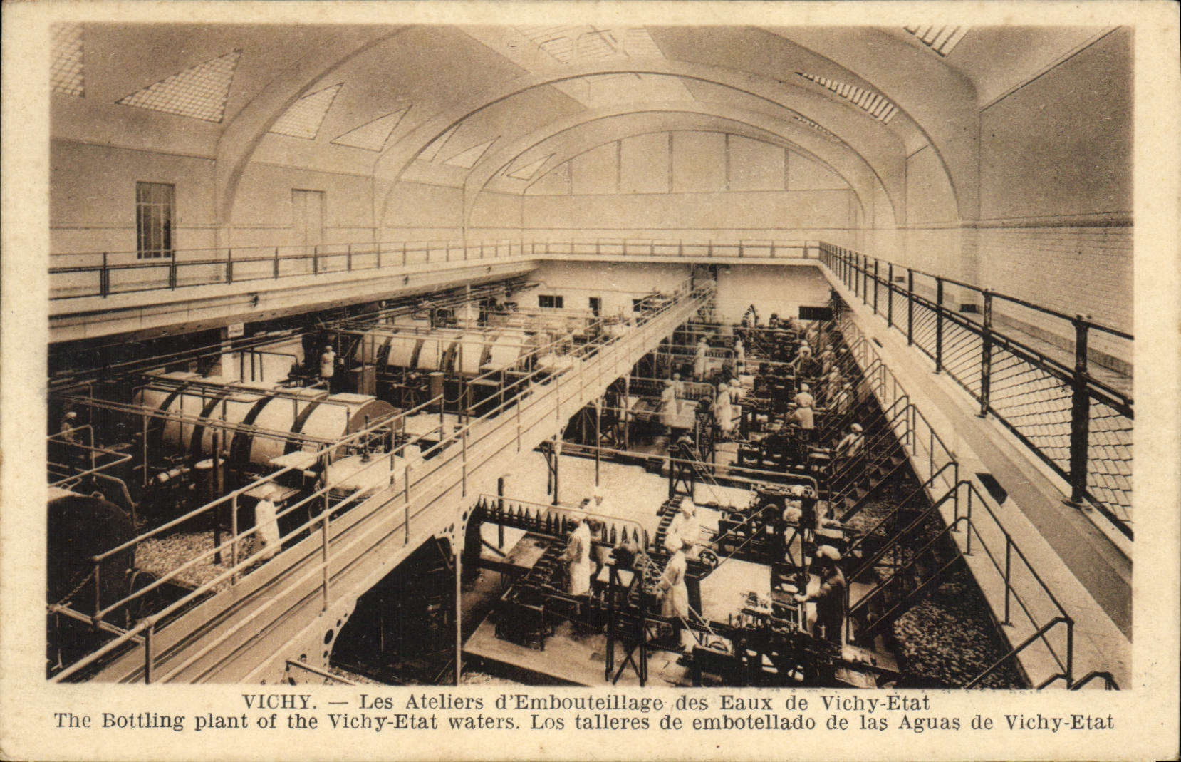 CPA Vichy Les Ateliers d'Embouteillage des Eaux de Vichy Etat